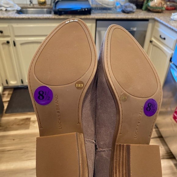 Lucky Brand Fahmida suede ankle booties size 8.5 NWOT - Picture 4 of 10